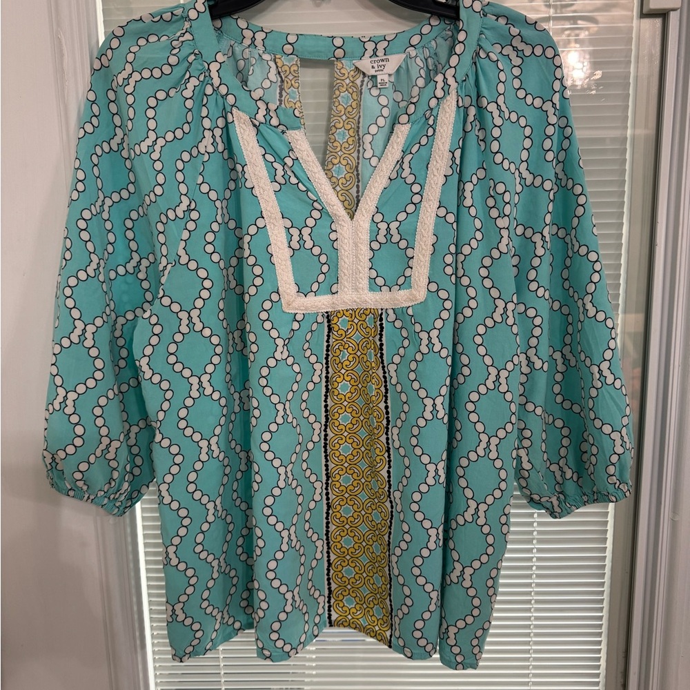 Crown and Ivey teal blue top.